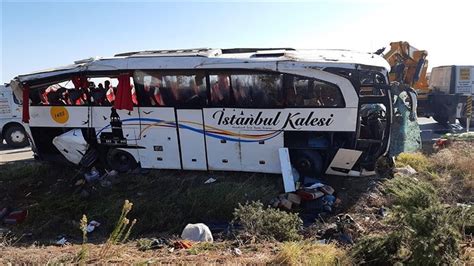 A­f­y­o­n­k­a­r­a­h­i­s­a­r­­d­a­ ­y­o­l­c­u­ ­o­t­o­b­ü­s­ü­ ­d­e­v­r­i­l­d­i­:­ ­1­ ­ö­l­ü­,­ ­4­0­ ­y­a­r­a­l­ı­ ­(­4­)­ ­-­ ­Y­a­ş­a­m­ ­H­a­b­e­r­l­e­r­i­
